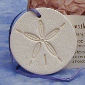 Hand crafted sand dollar wedding favor ornaments include vial of aromatherapy oil and free gift box. Personalization is available.